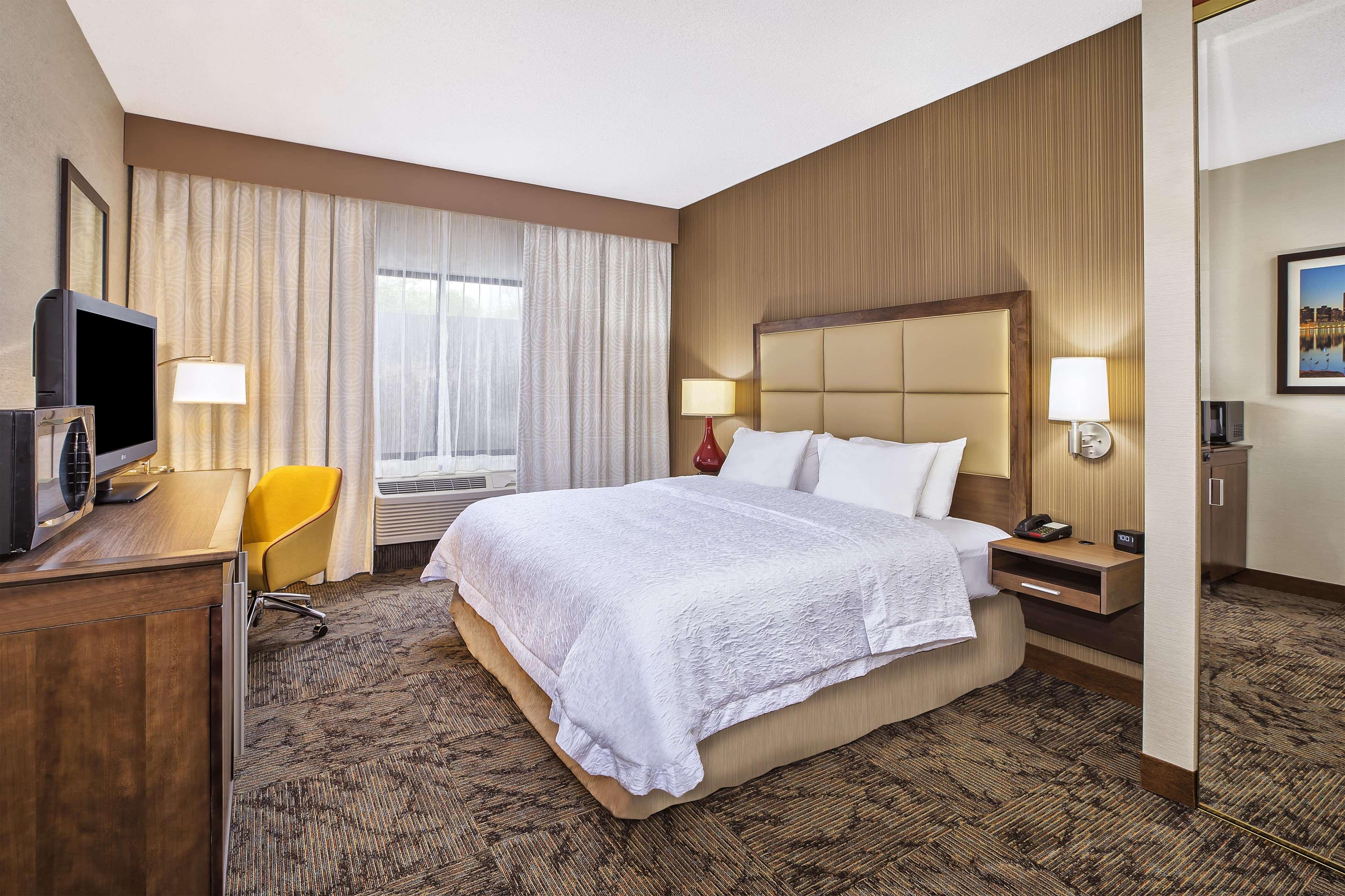 Hampton Inn Detroit/Belleville-Airport Area Exterior photo