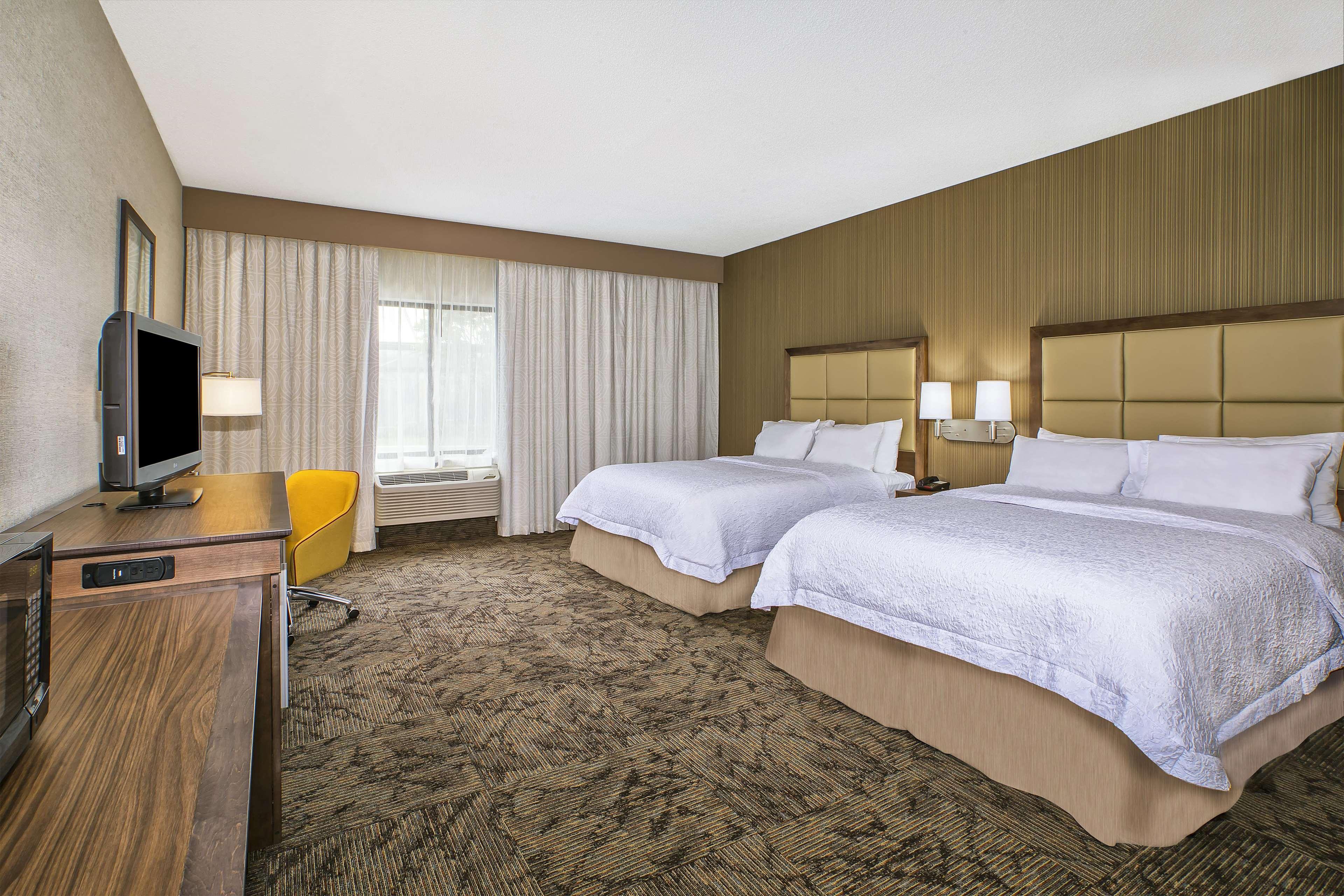 Hampton Inn Detroit/Belleville-Airport Area Exterior photo