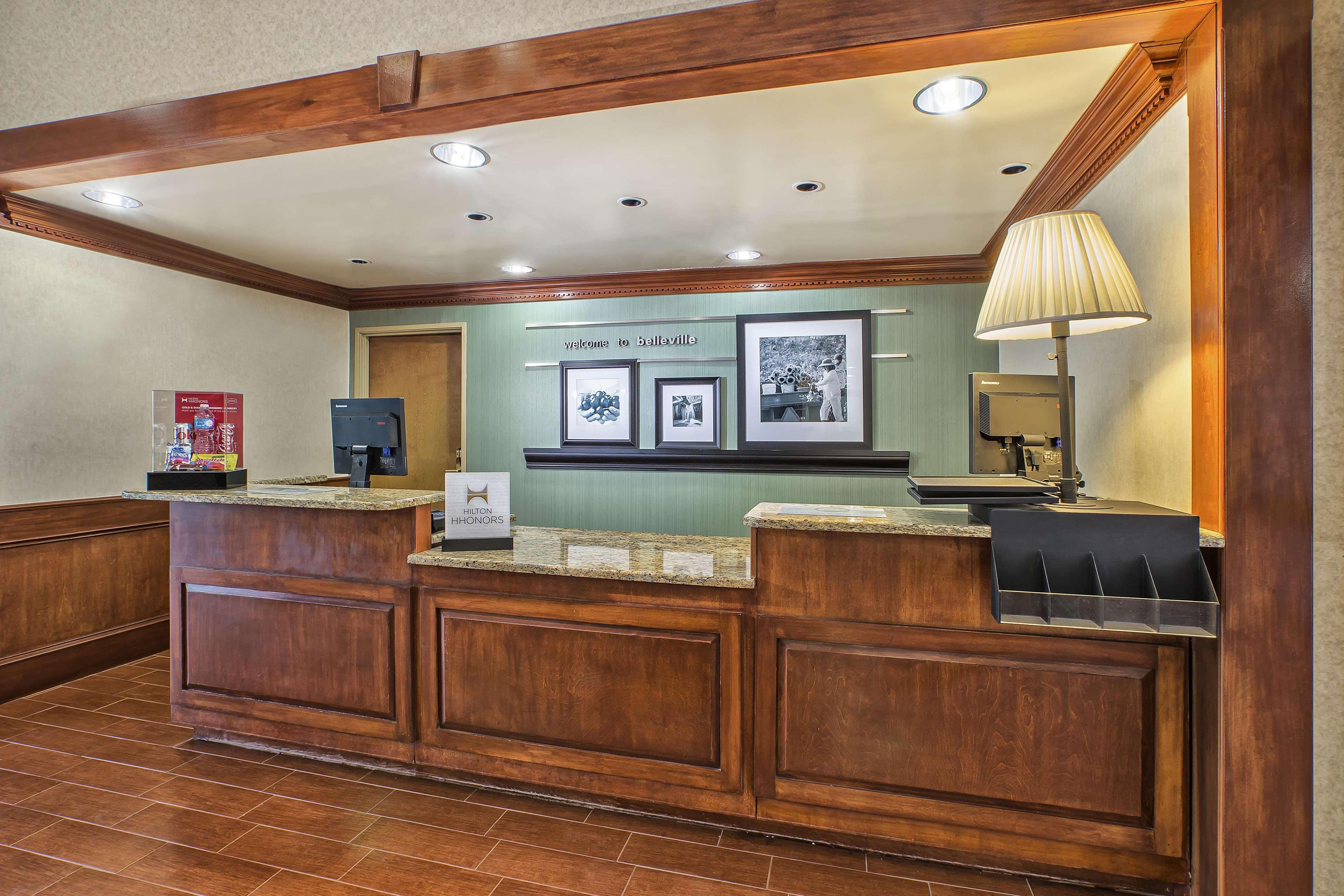 Hampton Inn Detroit/Belleville-Airport Area Exterior photo