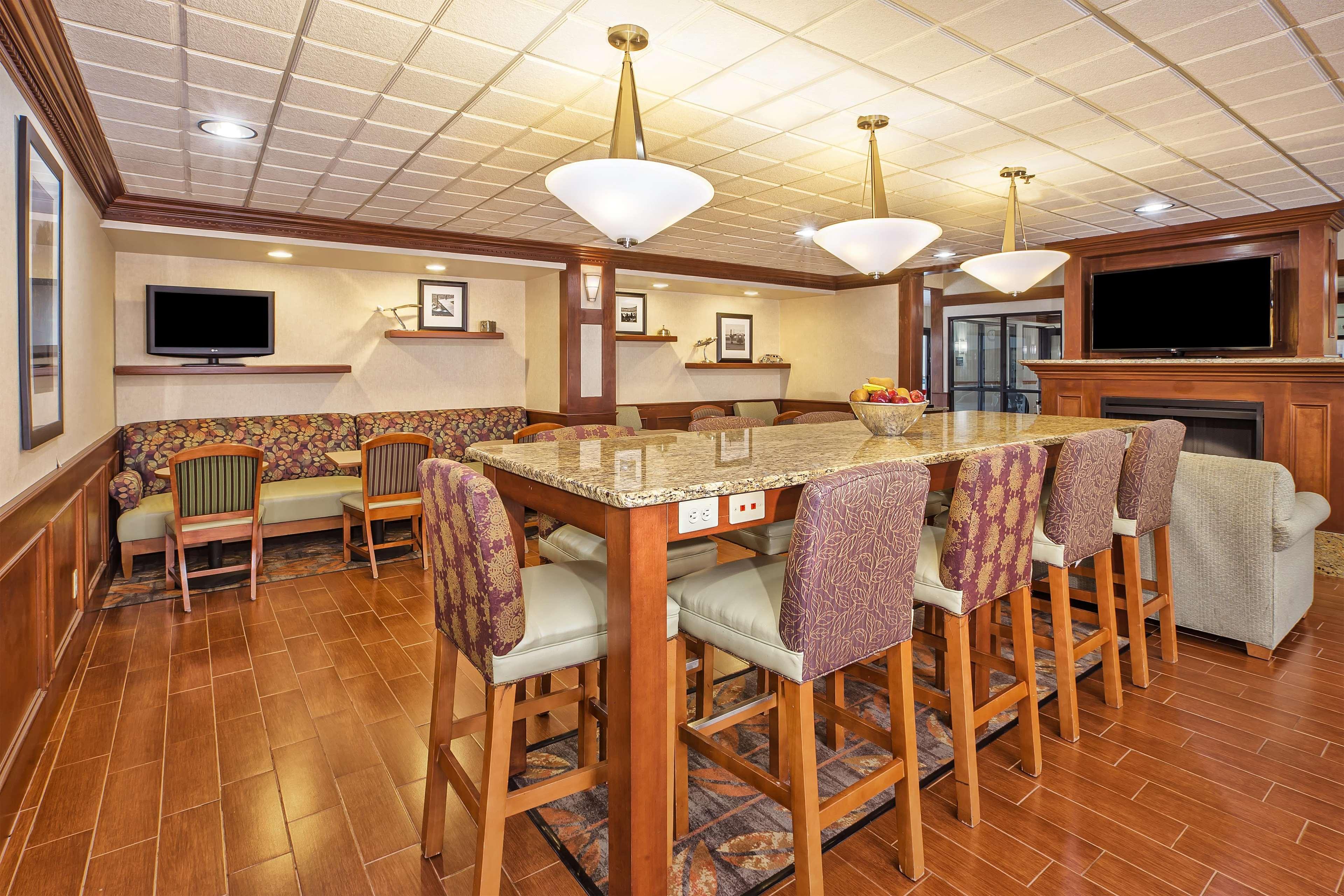Hampton Inn Detroit/Belleville-Airport Area Exterior photo