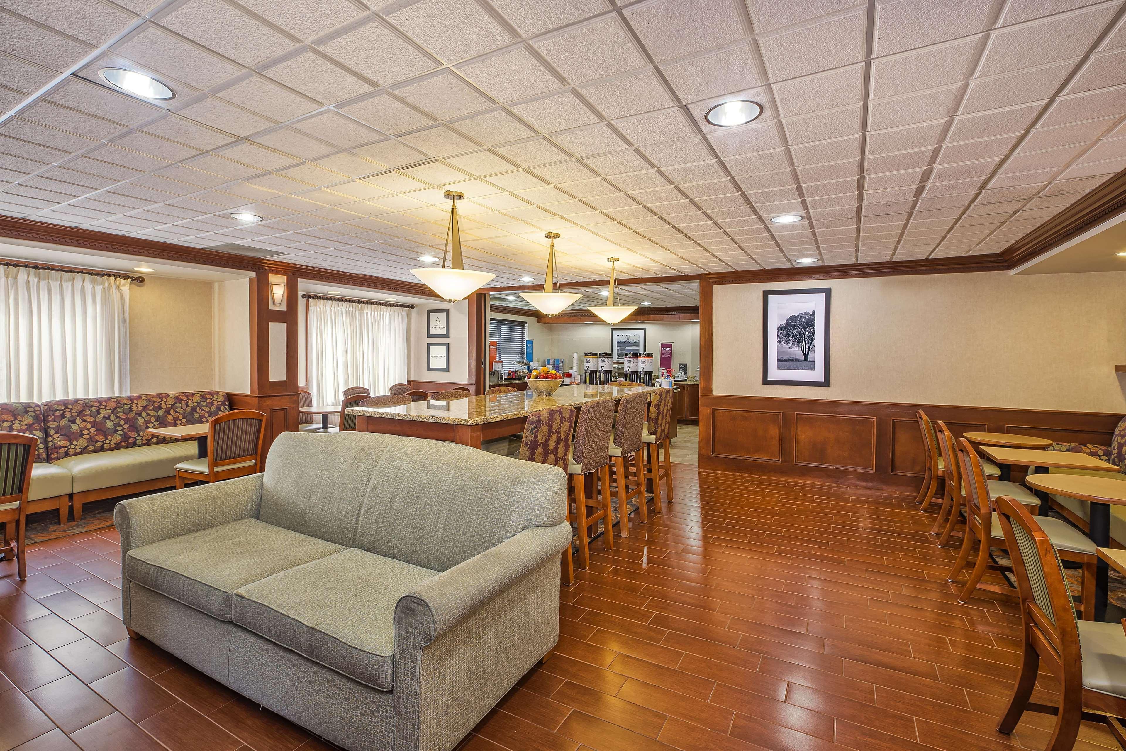 Hampton Inn Detroit/Belleville-Airport Area Exterior photo